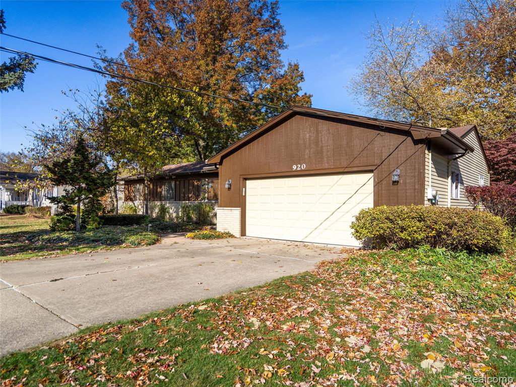 920 Grace Avenue, Rochester Hills, MI 48307 — Photo 2