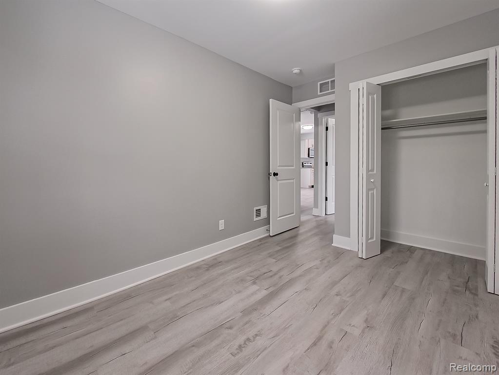 445 Granda Vista Drive, Milford, MI 48380 — Photo 10