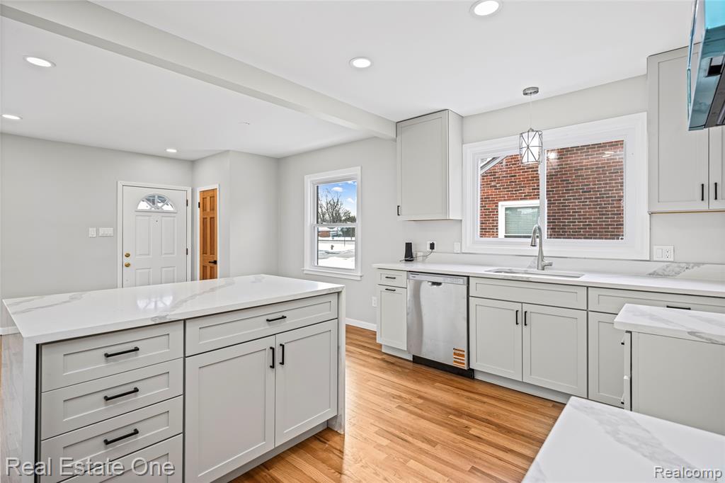 13344 Hart Avenue, Huntington Woods, MI — Photo 16