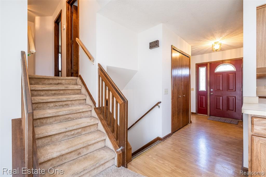 7053 Pershing, Waterford, MI 48327 — Photo 15