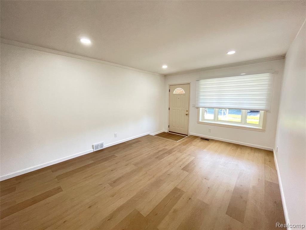32827 DOVER Avenue, Warren, MI 48088 — Photo 4