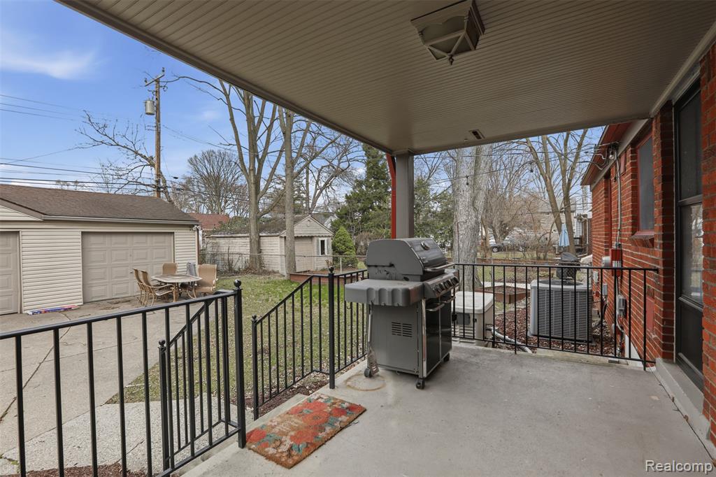 10814 Elgin Avenue, Huntington Woods, MI — Photo 30
