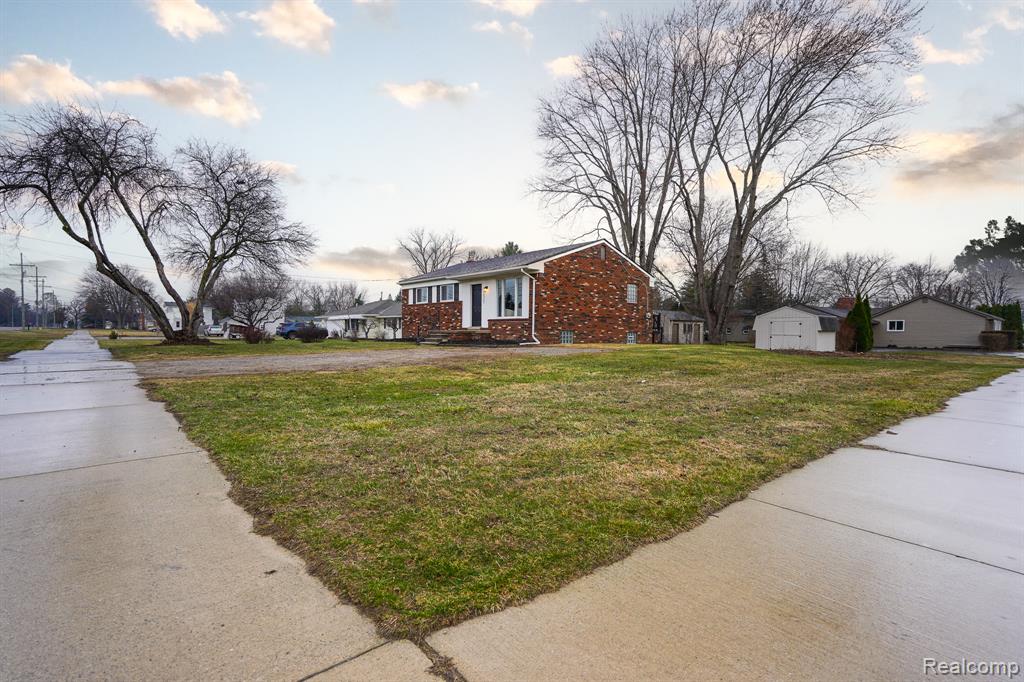 46985 Heydenreich Road, Macomb, MI 48044 — Photo 11