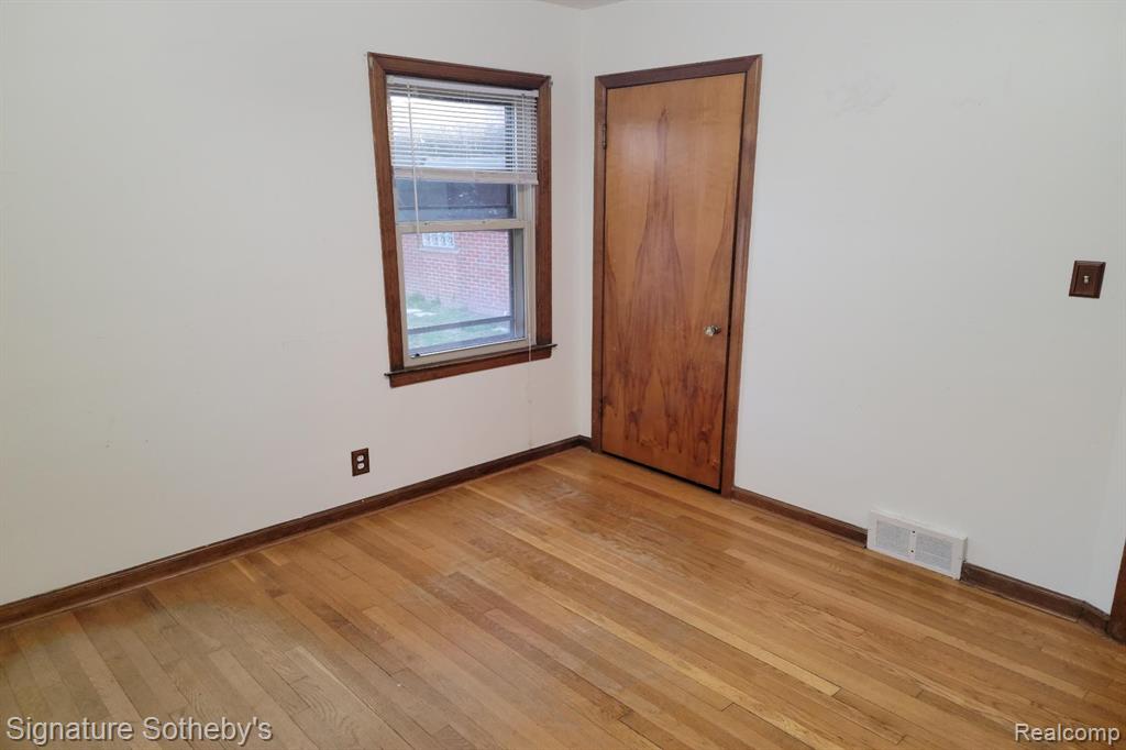 1937 Allard Avenue, Grosse Pointe Woods, MI 48236 — Photo 9