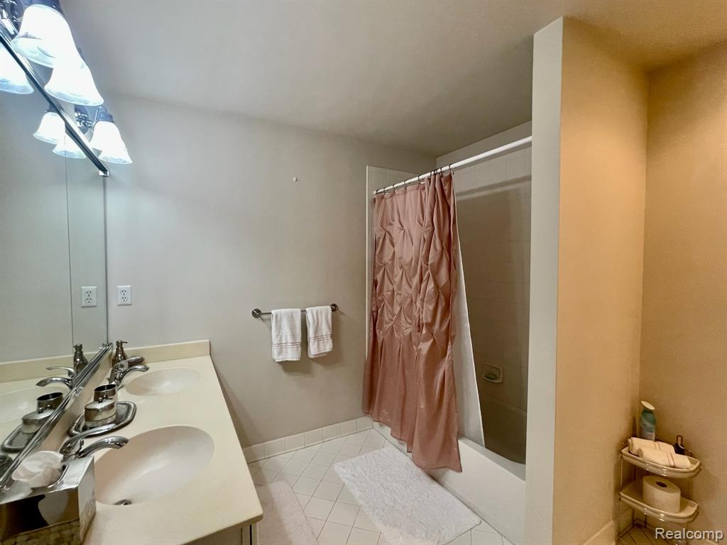 49676 Timber Trail, Novi, MI — Photo 29
