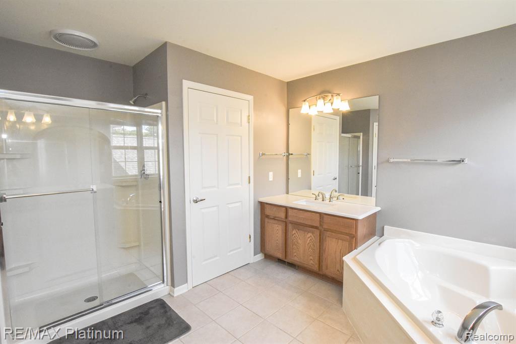4237 MERRIMAN Loop, Howell, MI 48843 — Photo 34