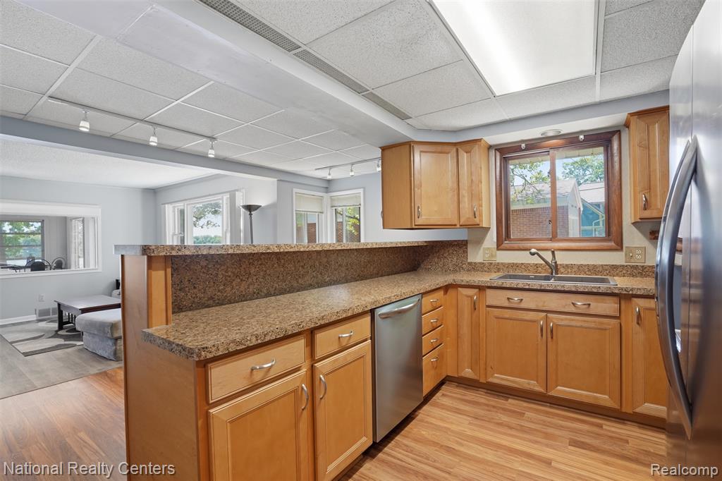 3889 Lakewood Drive, Waterford, MI 48329 — Photo 13
