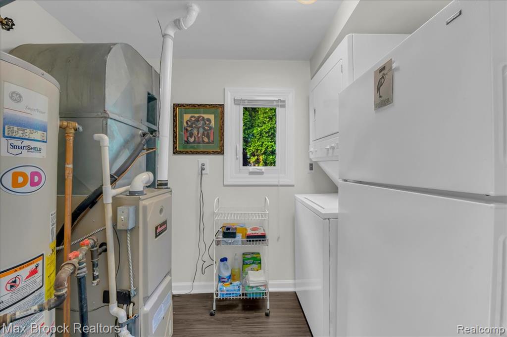 3087 Brock Street, Keego Harbor, MI 48320 — Photo 14