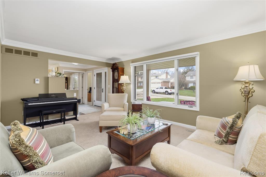 447 Antoinette Drive, Rochester Hills, MI 48309 — Photo 14