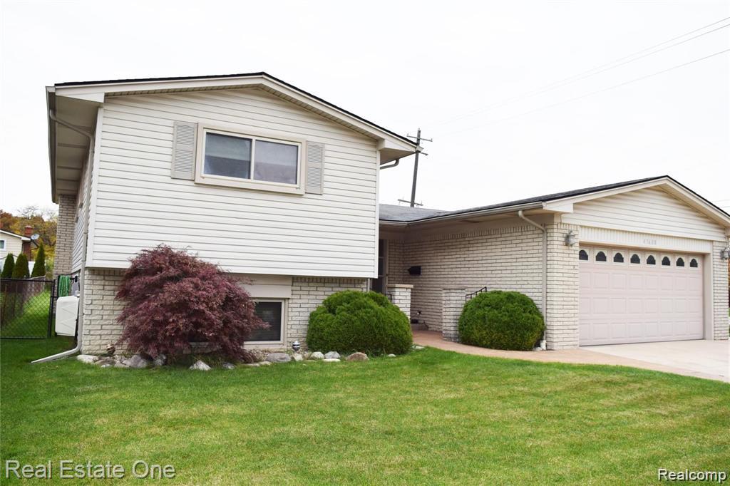 43608 LOMBARDY Drive, Canton, MI 48187 — Photo 2