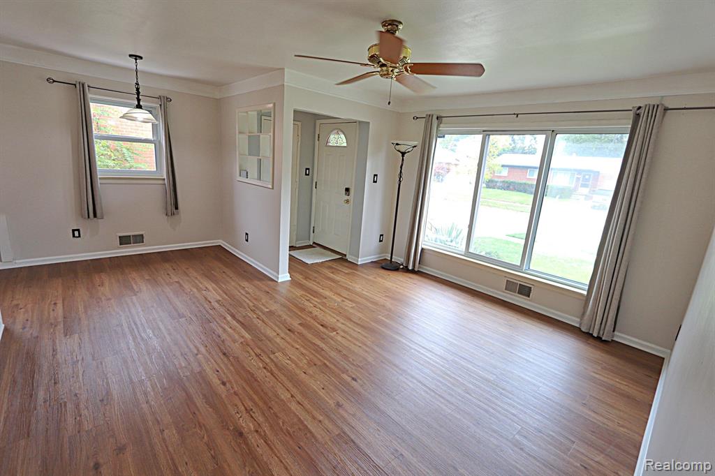 9929 DEERING Street, Livonia, MI 48150 — Photo 11