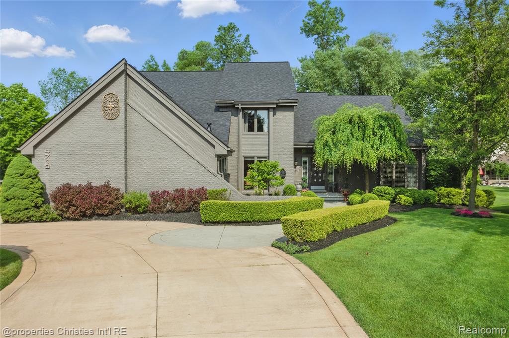 4713 Mada Court, West Bloomfield, MI — front exterior