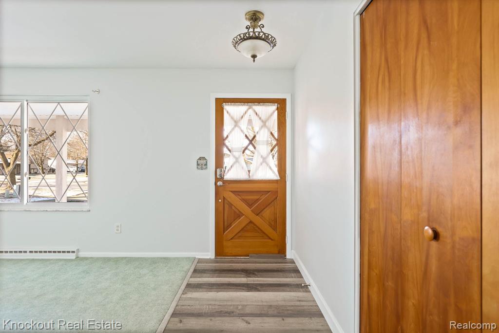 409 FRANCONIAN Drive E, Frankenmuth, MI 48734 — Photo 2