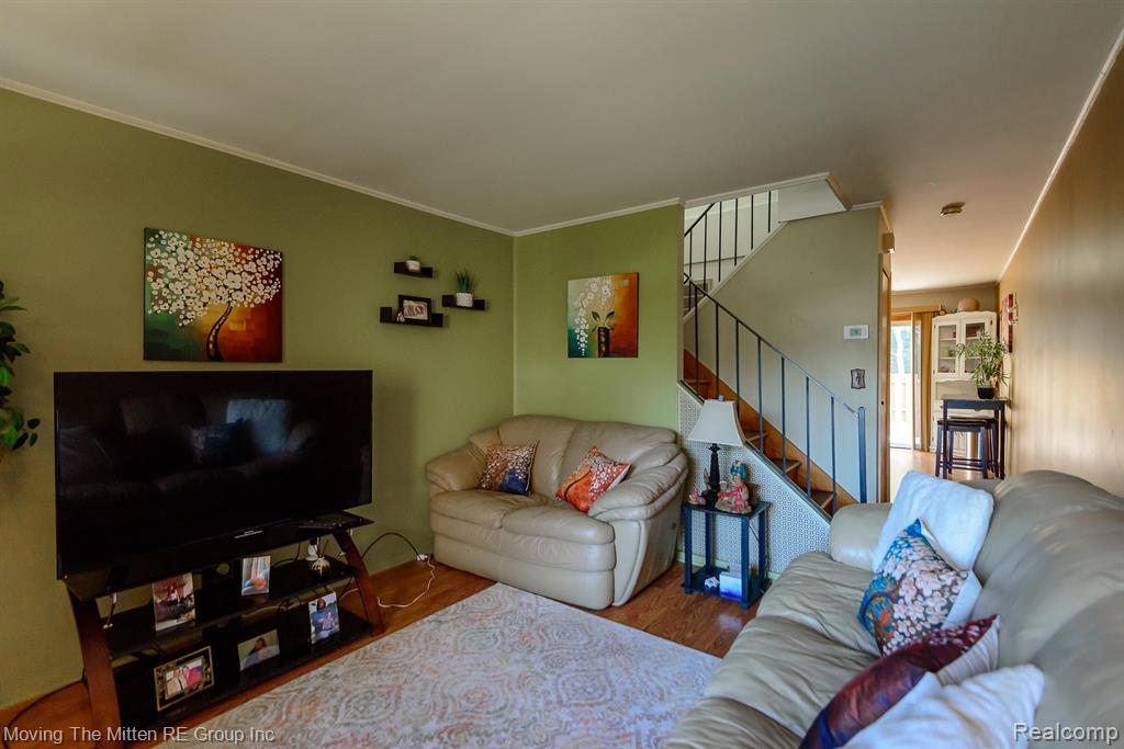 502 Estrada Drive, Belleville, MI 48111 — Photo 3