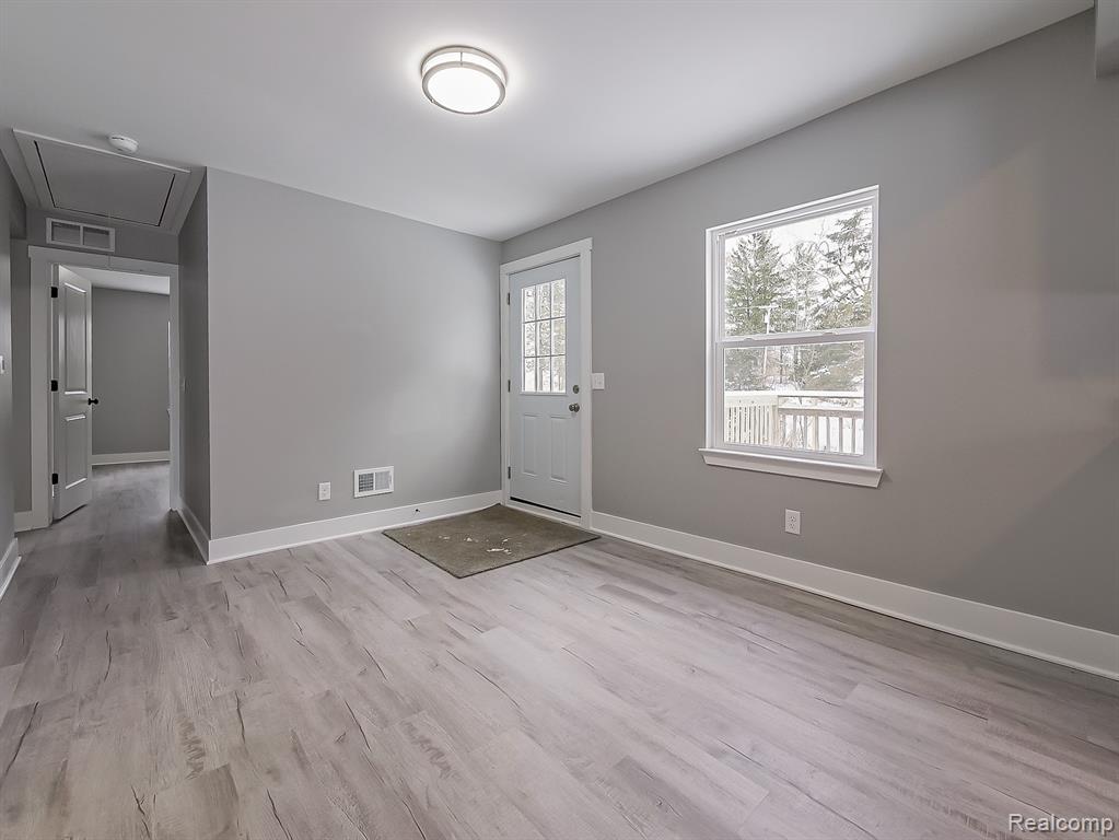 445 Granda Vista Drive, Milford, MI 48380 — Photo 18