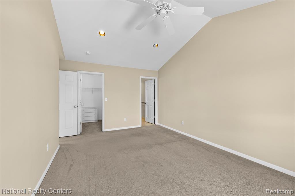 7201 Farmingdale Lane, Walled Lake, MI 48390 — Photo 21