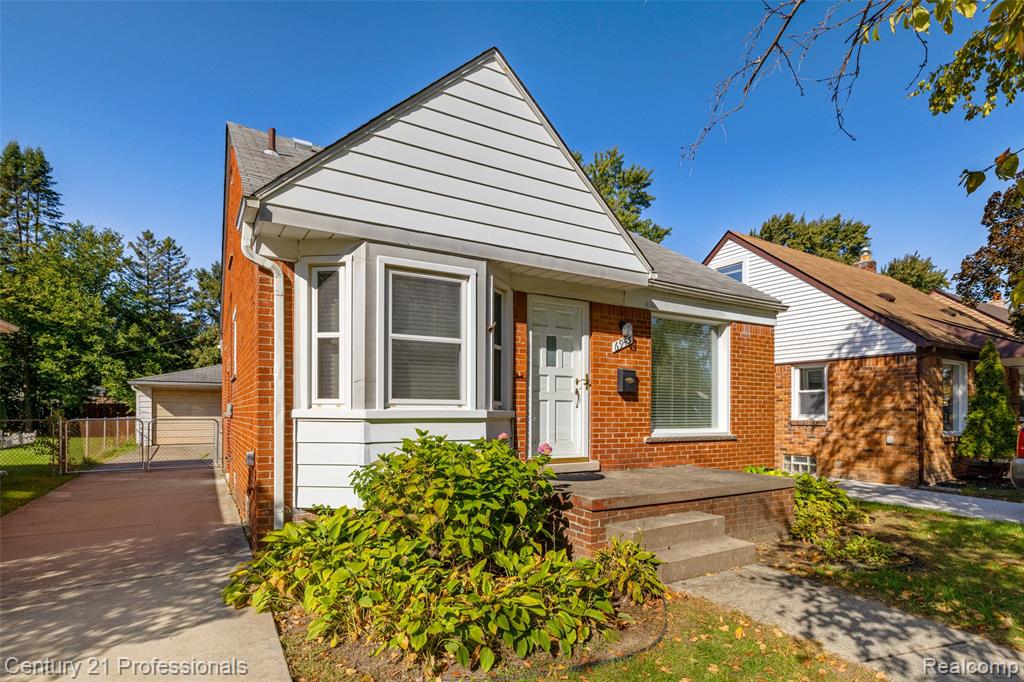 6945 N Vernon Street, Dearborn Heights, MI 48127