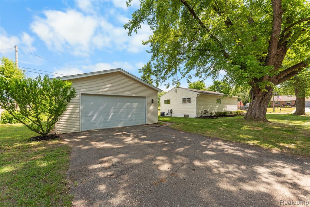 560 McMunn Street, South Lyon, MI 48178 — Photo 30