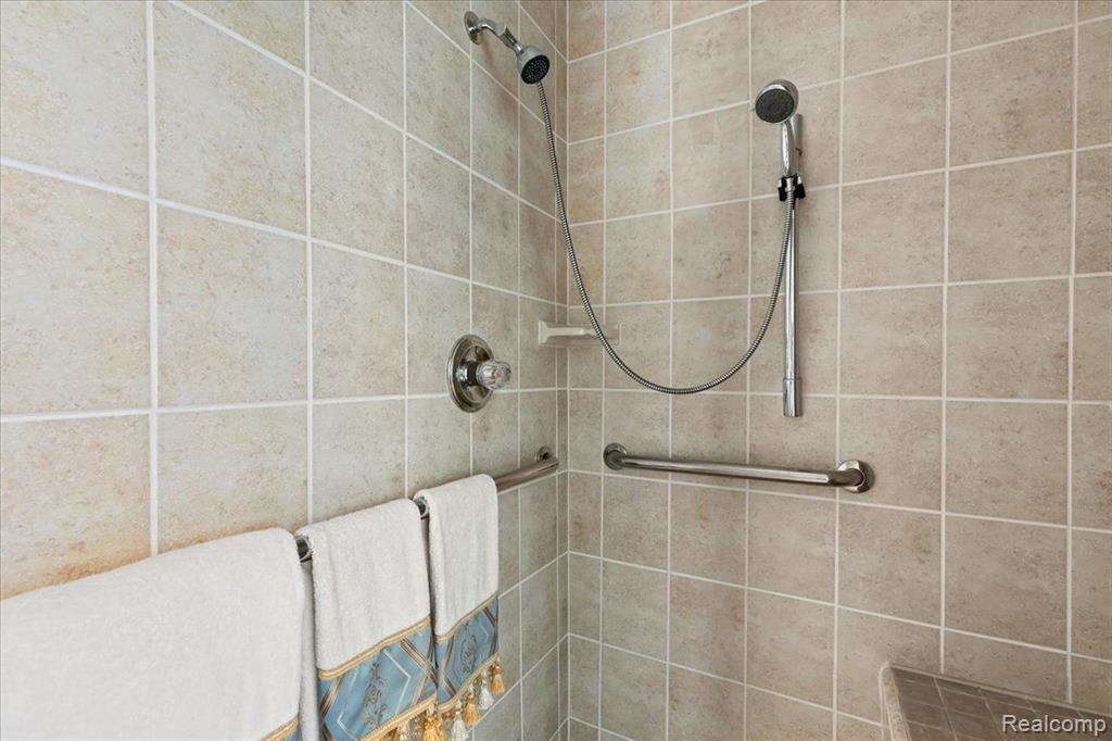 40528 LADENE Lane, Novi, MI — Photo 18