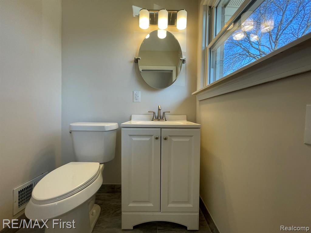 8236 Margaret Street, Taylor, MI 48180 — Photo 12