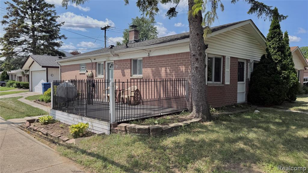 8856 E 14 Mile Road, Warren, MI 48093