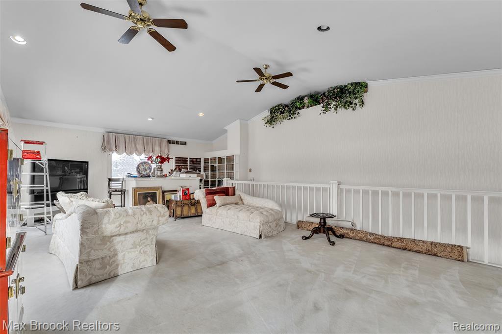 23009 Maple Avenue, Farmington, MI 48336 — Photo 28