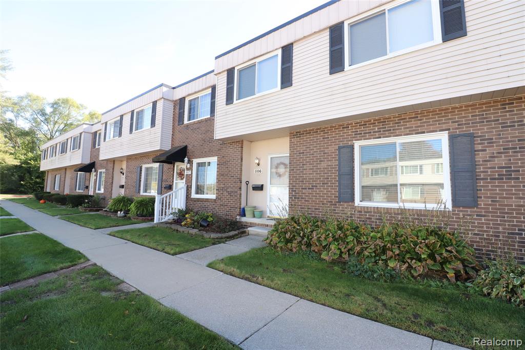 806 Estrada Drive, Belleville, MI 48111 — front exterior