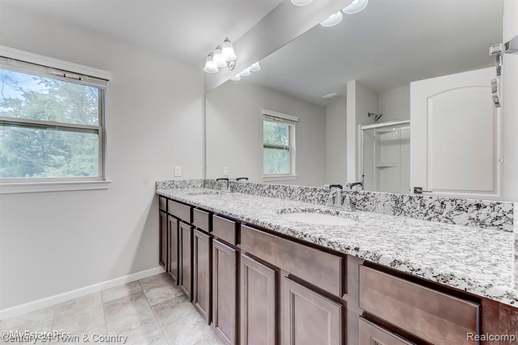 50784 SEVILLA Circle, Novi, MI — Photo 48