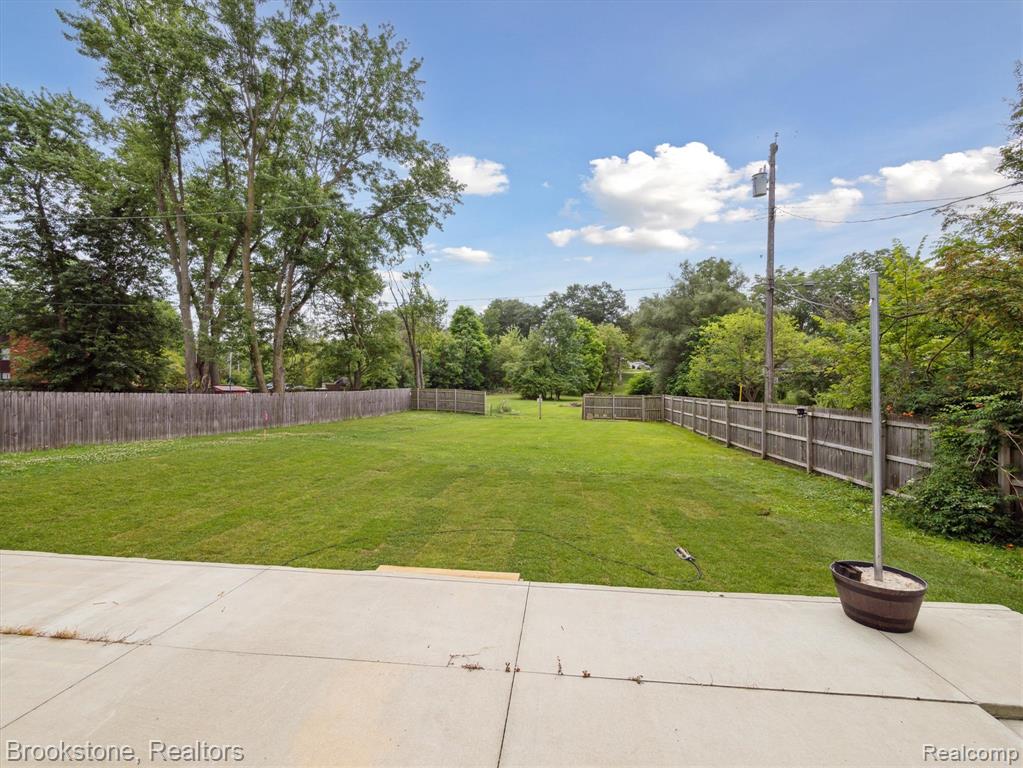 576 E Flint Street, Lake Orion, MI 48362 — Photo 33