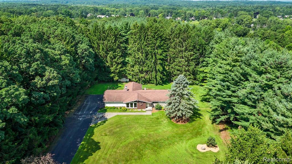 9245 PINE KNOB Road, Clarkston, MI 48348 — Photo 50