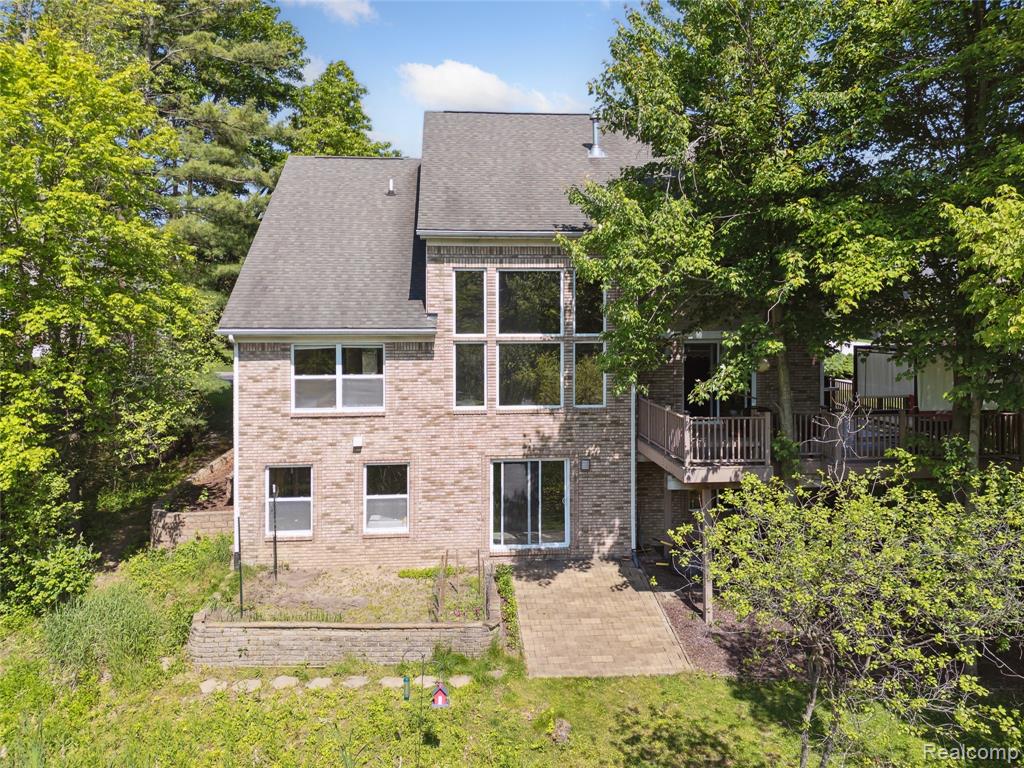 418 Greenan Lane, Lake Orion, MI 48362 — Photo 54