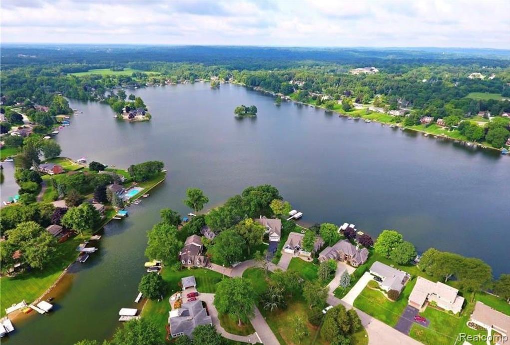5124 Driftwood Drive, Commerce Twp, MI 48382 — Photo 53