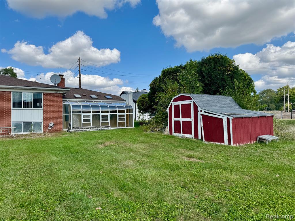 915 JAMES K Boulevard, Pontiac, MI 48341 — Photo 3
