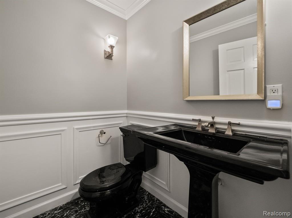 617 JAMES Circle, Royal Oak, MI 48067 — Photo 9