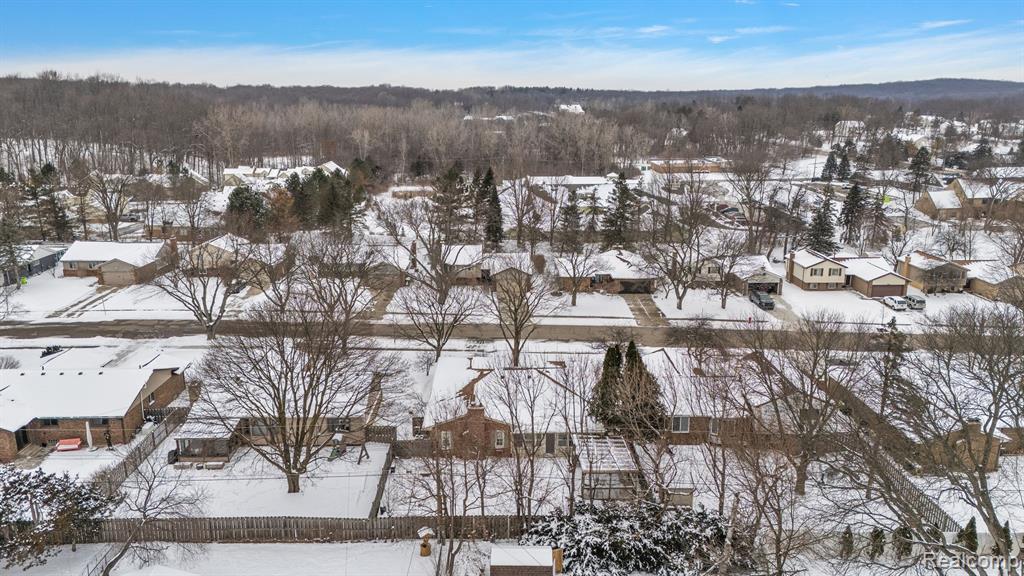 813 ABBEY Lane, Milford, MI 48381 — Photo 48