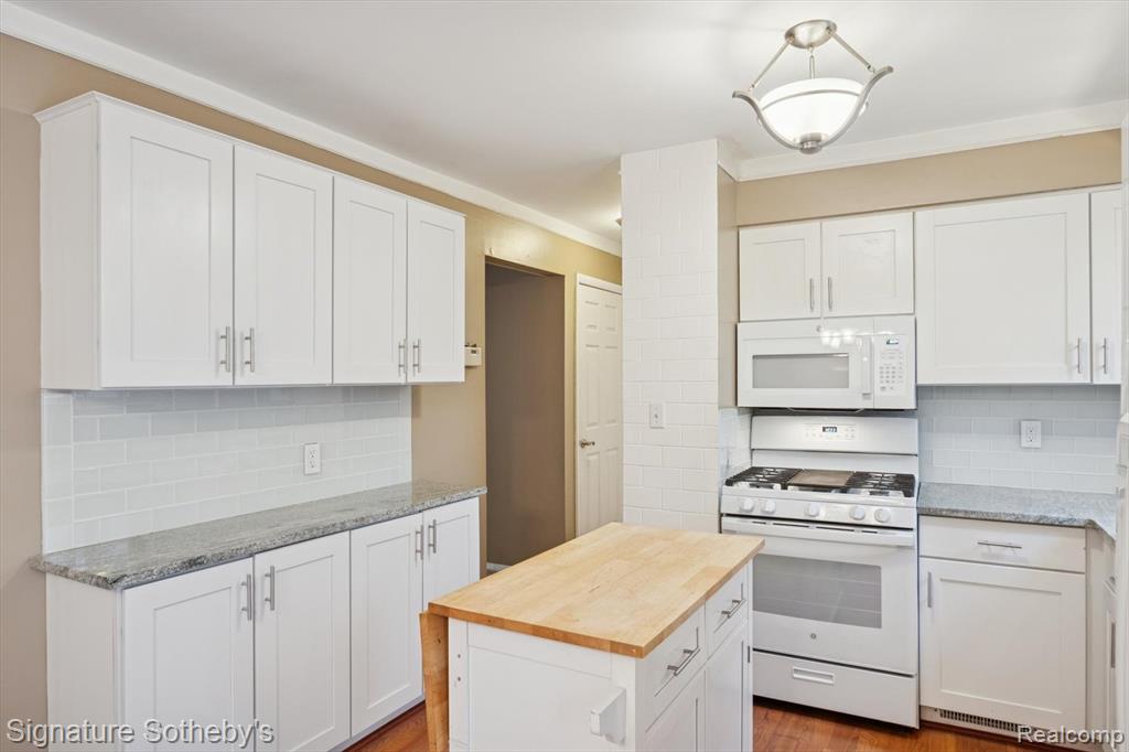 4254 Halkirk Drive, Waterford, MI — Photo 12