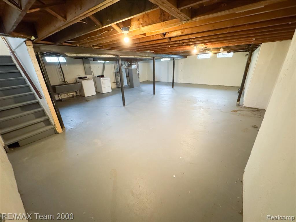 8390 Winston Lane, Dearborn Heights, MI 48127 — Photo 17