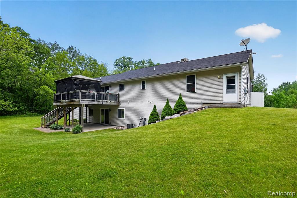 9565 Crofoot Road, Fowlerville, MI 48836 — Photo 40