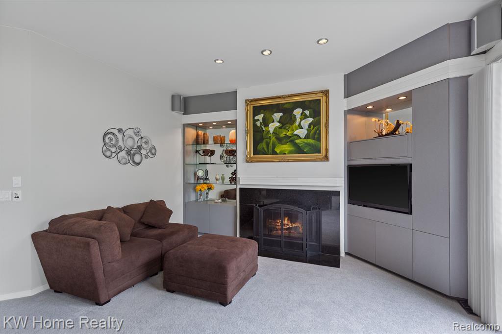 4958 COUNTRYSIDE Drive, West Bloomfield, MI 48323 — Photo 8