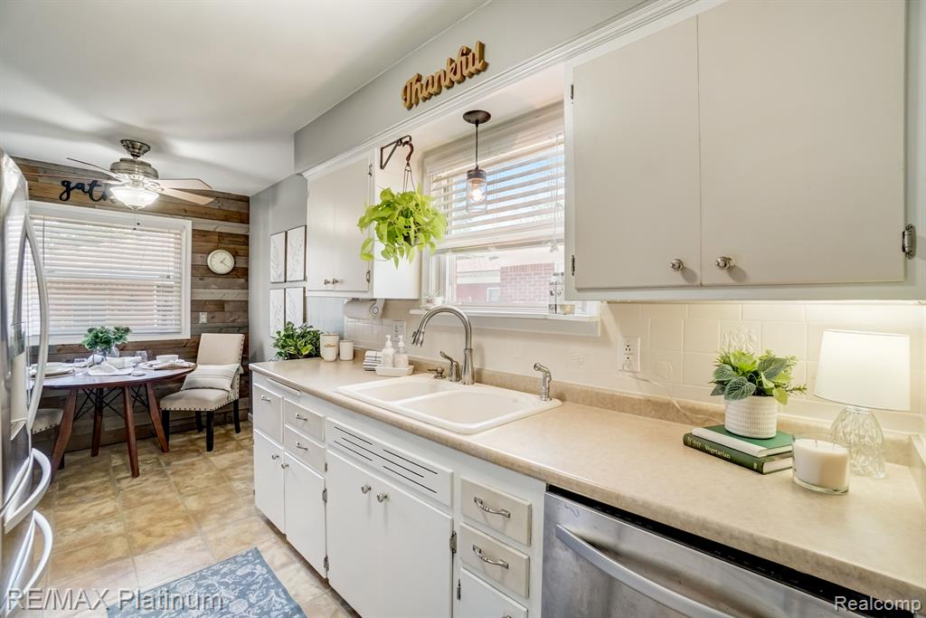 9283 VINE Avenue, Allen Park, MI 48101 — Photo 5