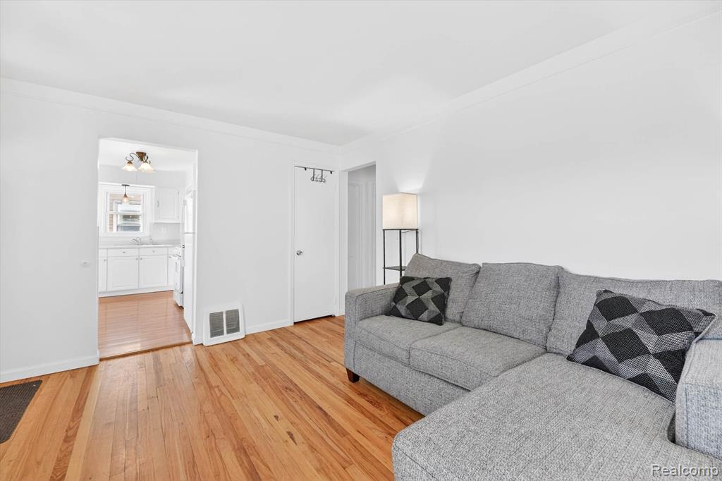 612 Mayflower Avenue, Lincoln Park, MI 48146 — Photo 9