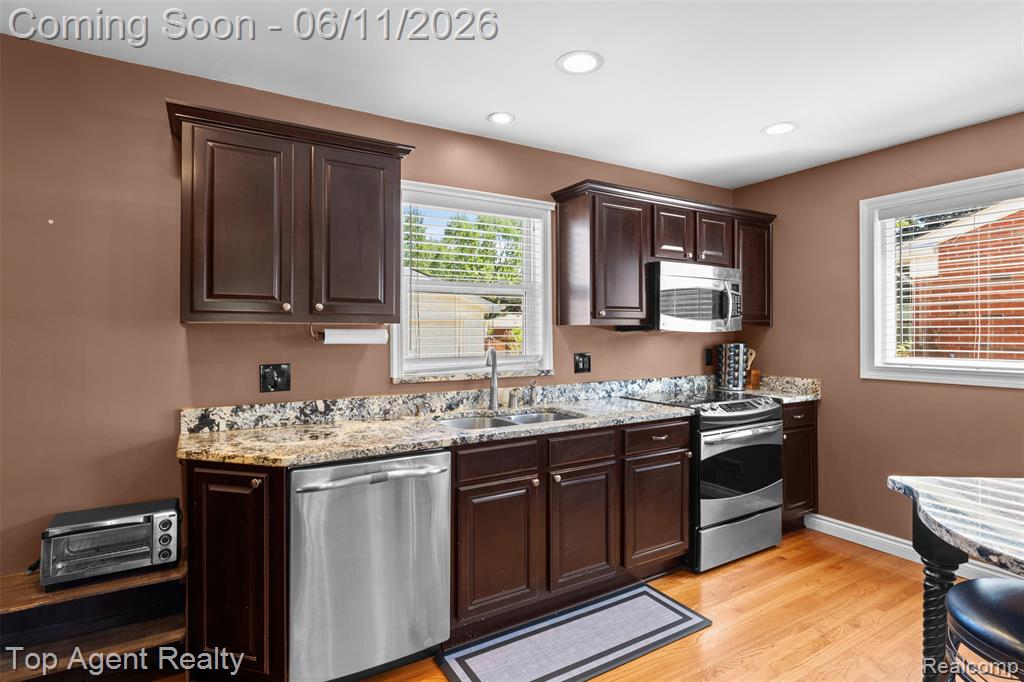 8908 Birkhill Drive, Sterling Heights, MI 48314 — Photo 11