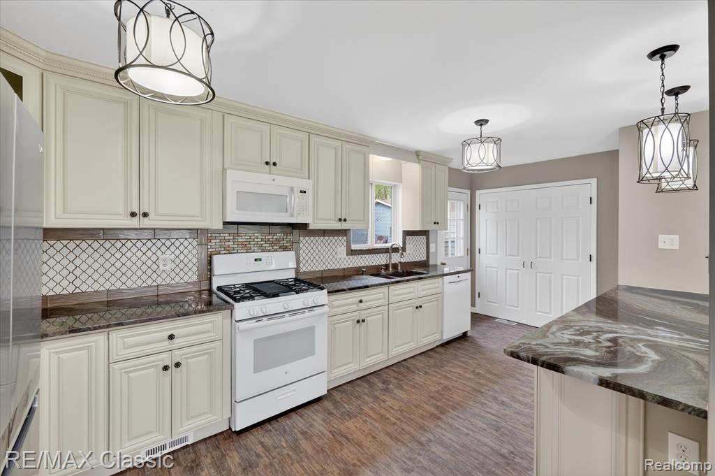 430 Sherwood Court, Holly, MI 48442 — Photo 12