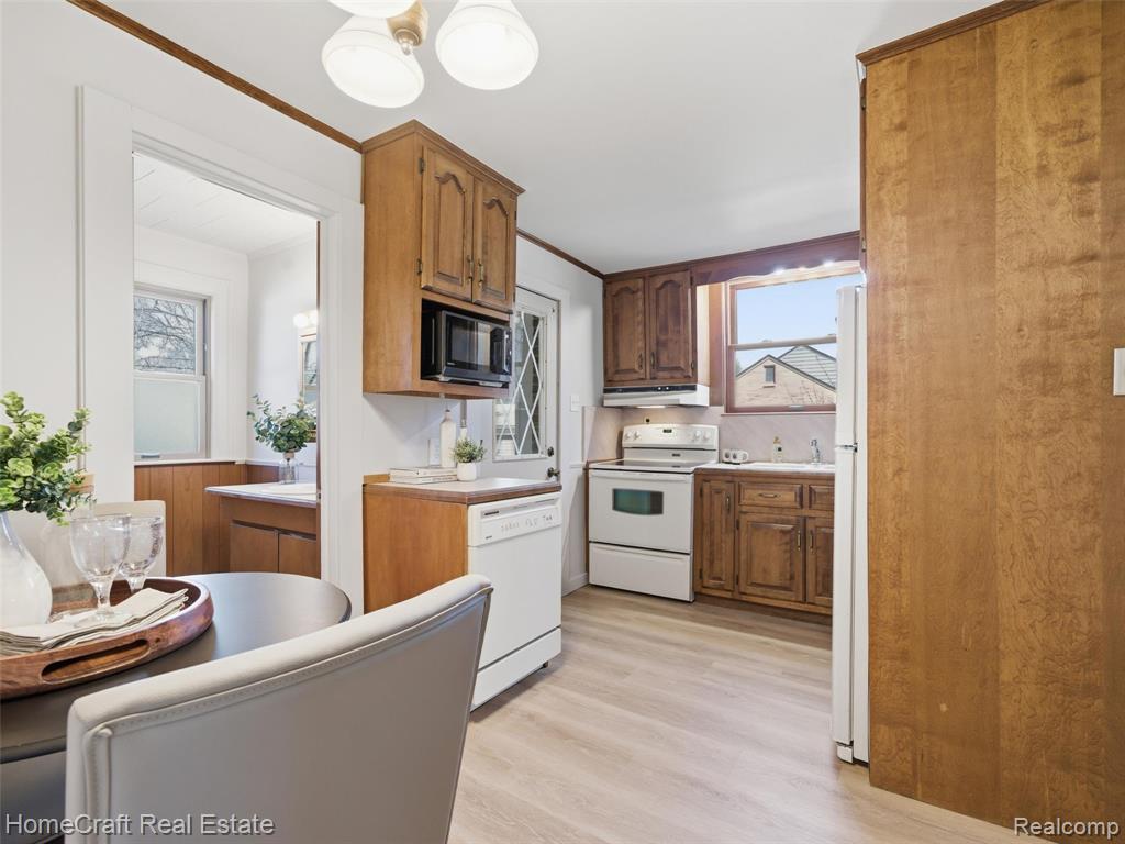9921 CRANSTON Street, Livonia, MI 48150 — Photo 13