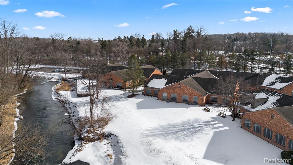 940 W AVON Road, Rochester Hills, MI 48307 — Photo 4
