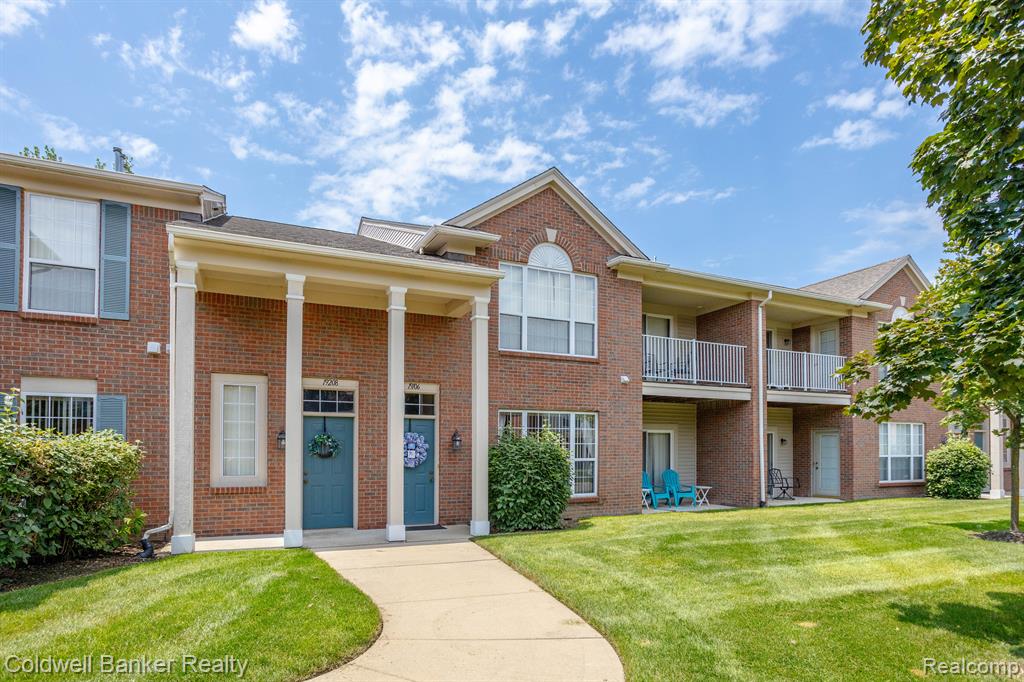 19106 CHESAPEAKE Circle, Walled Lake, MI 48390 — Photo 2