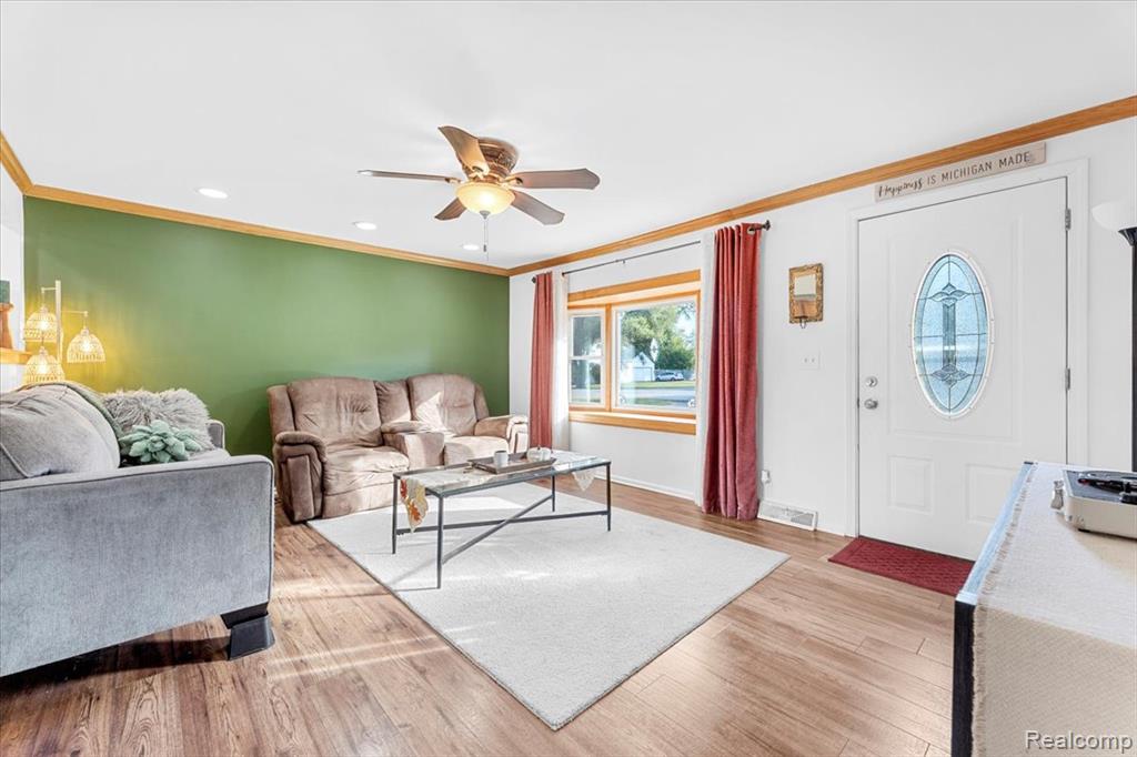 24608 Woodland Drive, Brownstown, MI 48134 — Photo 3