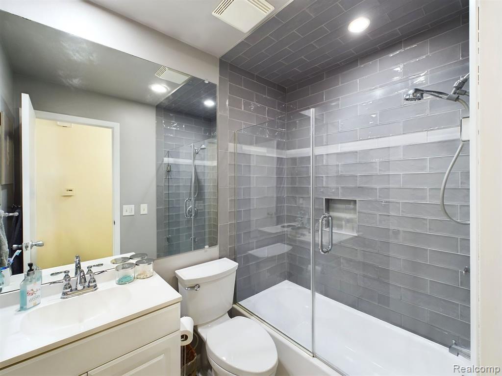 8968 DEVON Drive, Shelby Twp, MI 48317 — Photo 21