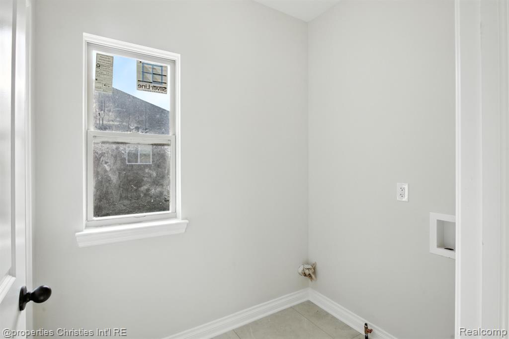 3201 ROMA COURT, Wixom, MI 48393 — Photo 19