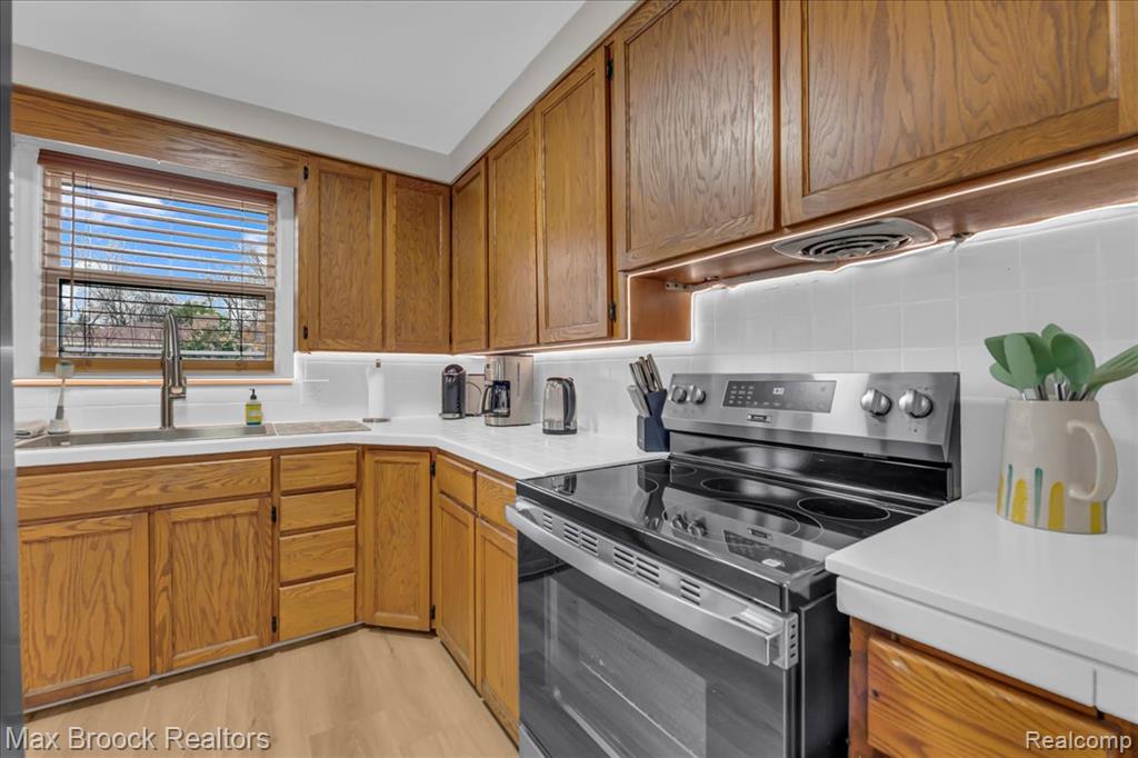 18560 Wiltshire Boulevard, Lathrup Village, MI 48076 — Photo 11